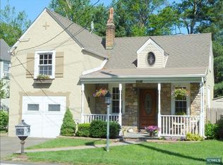 520 Colonial Rd, Franklin Lakes, NJ 07417