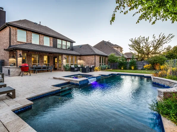 721 Patio St, Aubrey, TX 76227