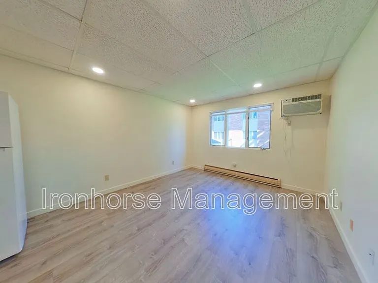801 W Villard St #33 — Photo 5