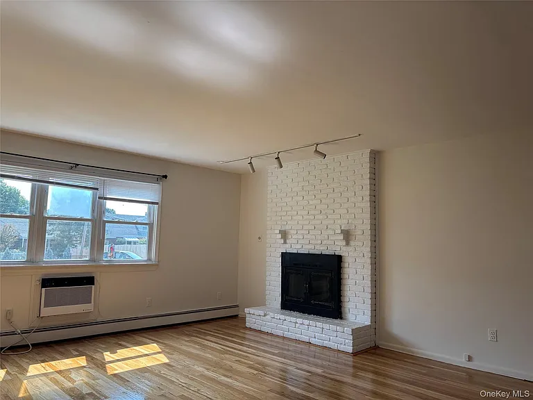 8 Locust St — Photo 14