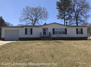 20 E Tryon Ct, Spring Lake, NC 28390