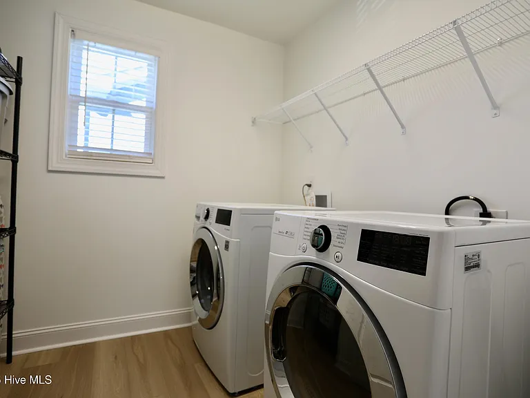 100 Falkirk Ct — Photo 36