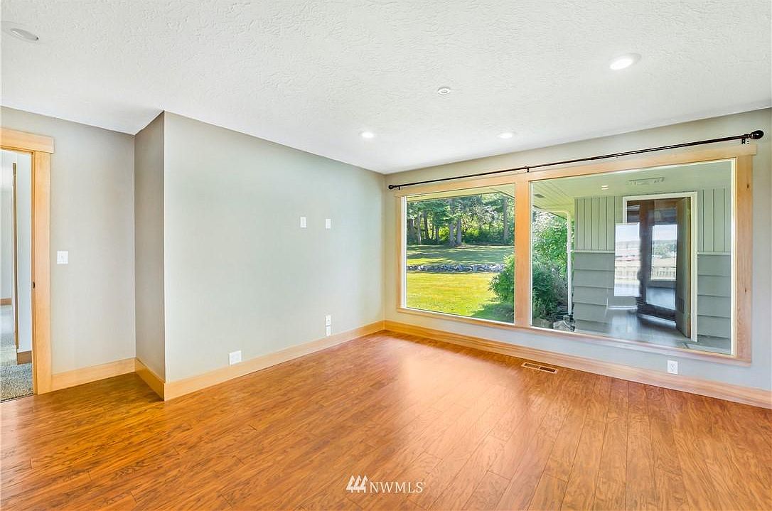 Oak Harbor, WA 98277