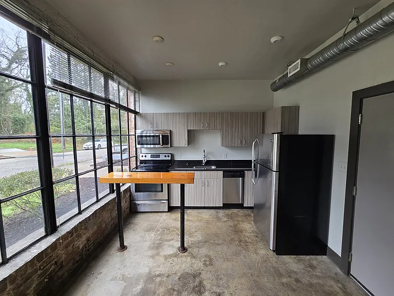 122 Pine St #15 — Photo 6