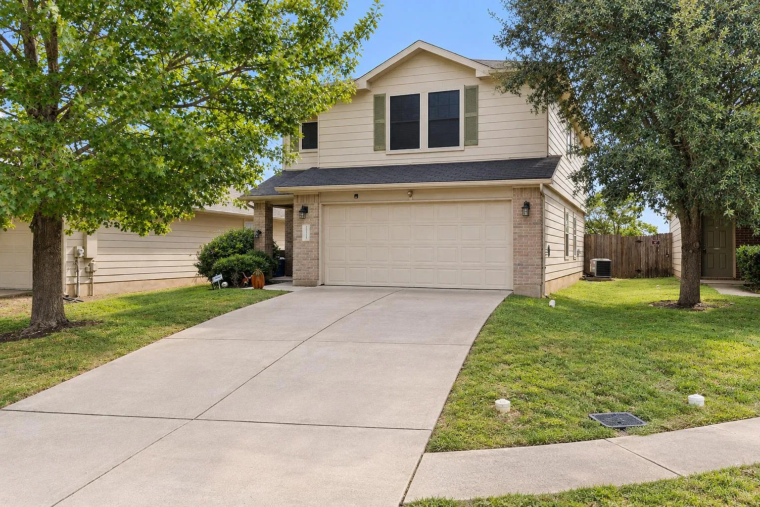 4 bed, 3.0 bath, 2088 sqft, $2,300 — Photo 2
