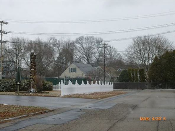 2nd image of 168 Holland Ave