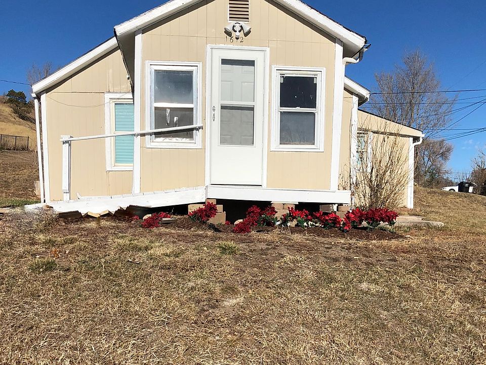 Huge front yard with small porch and inclined ramp makes entry easy