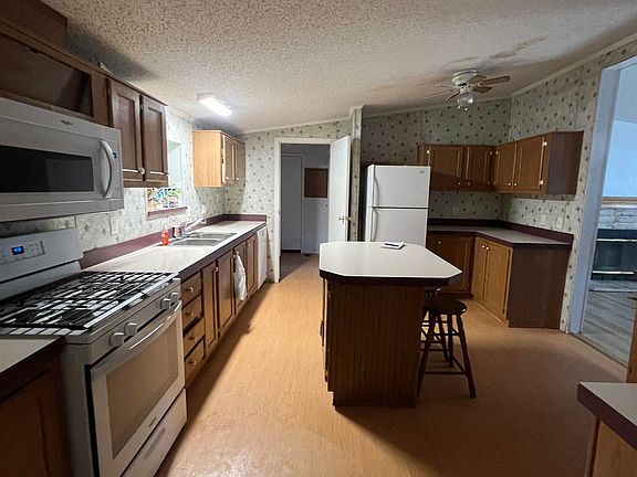 3rd image of 275 Garnett St
