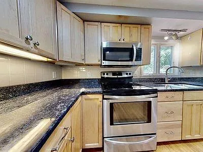 52 Eldred St — Photo 9