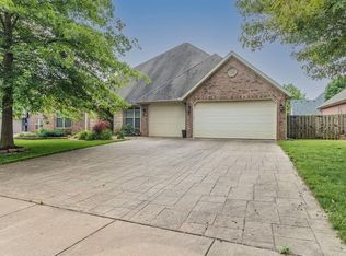 1720 Foxboro Ct, Bentonville, AR 72713