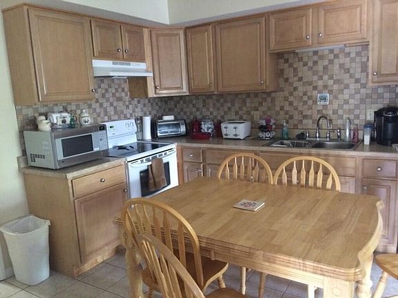 2nd image of 465 Chapel St #3