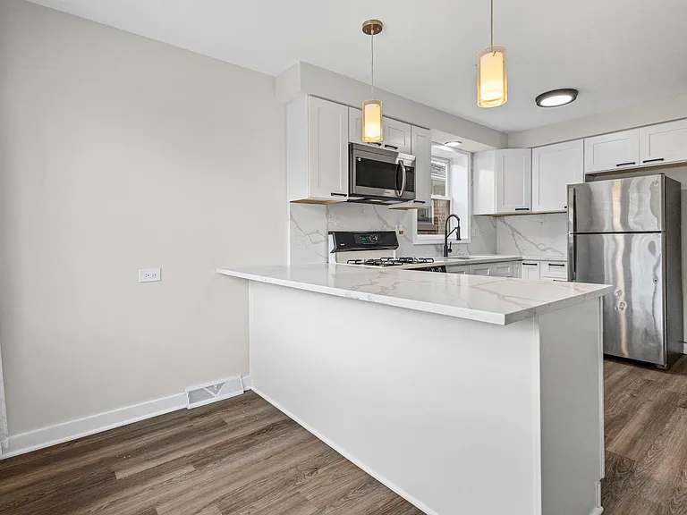 1723 W 75th Pl — Photo 13