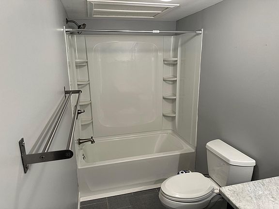 4th image of 33 Candlewood Dr #33
