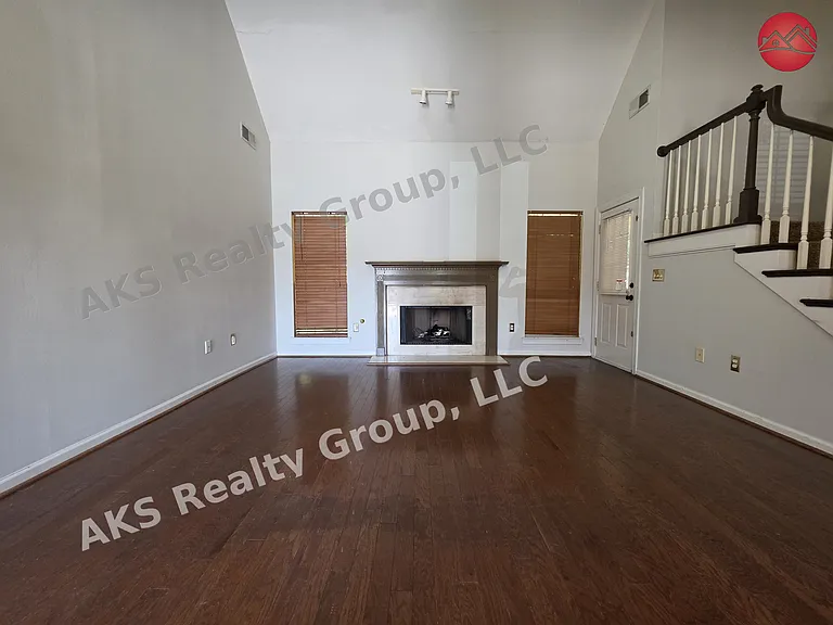 5004 Melrose Way — Photo 3