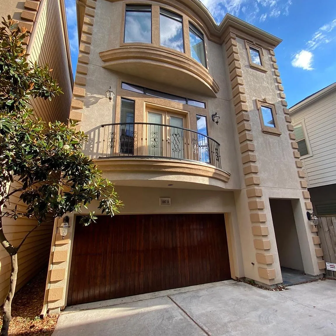 3 bed, 3.5 bath, 2389 sqft, $2,300 — Photo 1