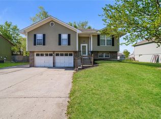 601 Willow Dr, Grain Valley, MO 64029