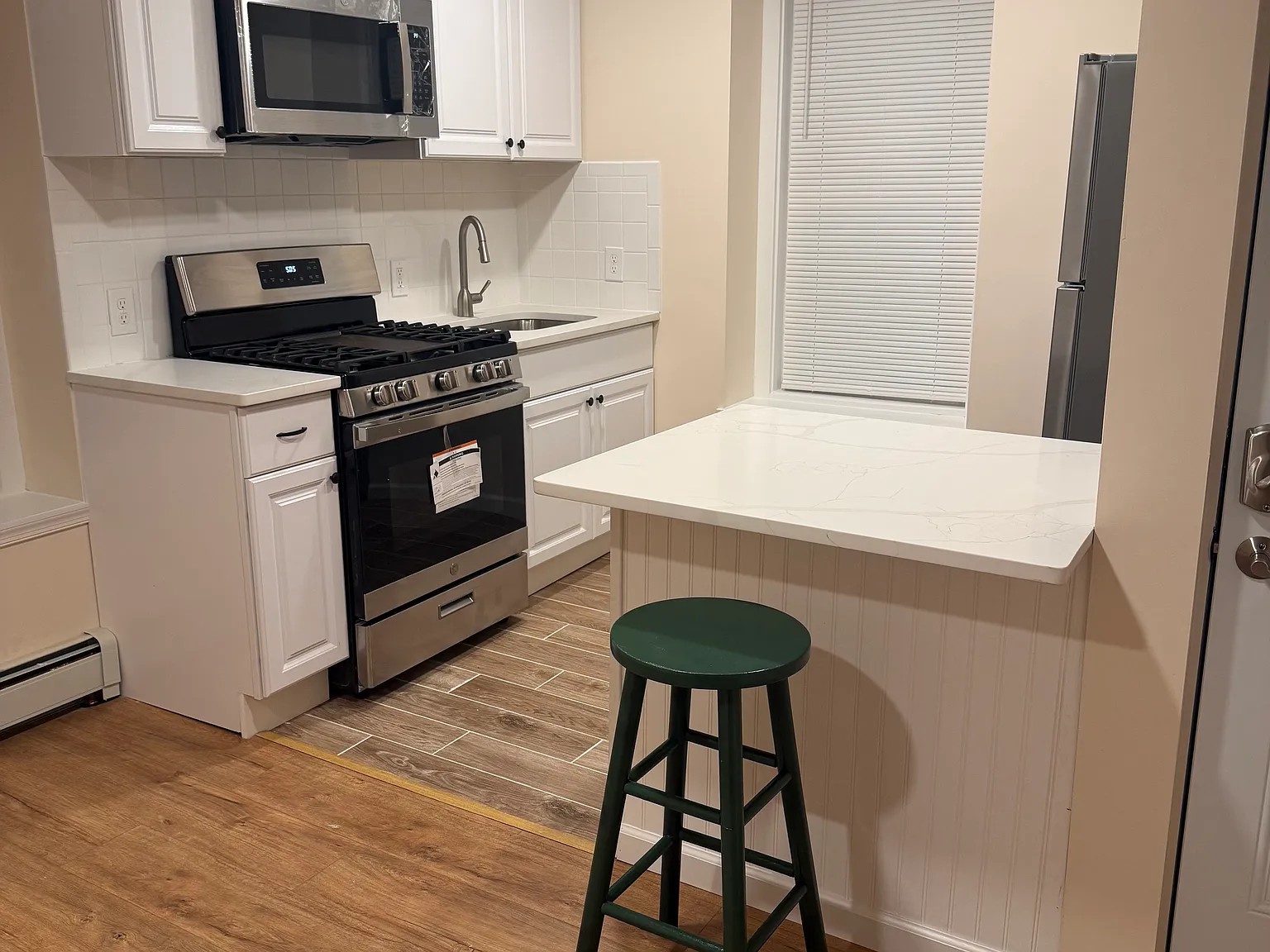 2 bed, 500 sqft, $1,900 — Photo 3