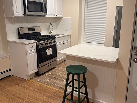 3rd image of 27 Morris St APT 2