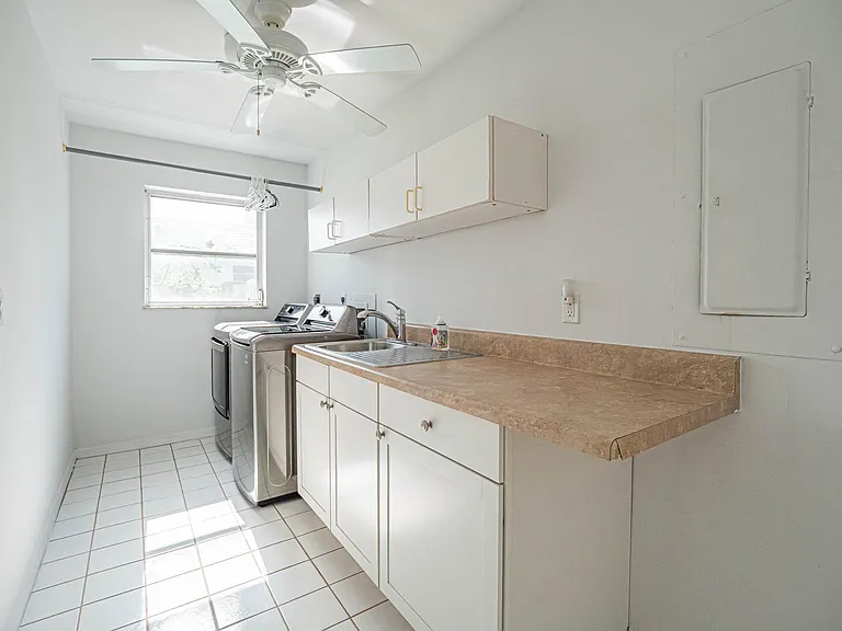 1425 Treasure Cove Ln — Photo 44
