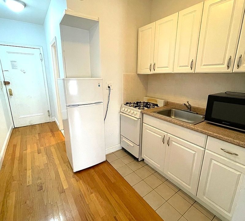 1st image of 401 E 83rd St #4