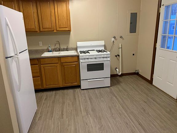 4th image of 2745 Vermillion St