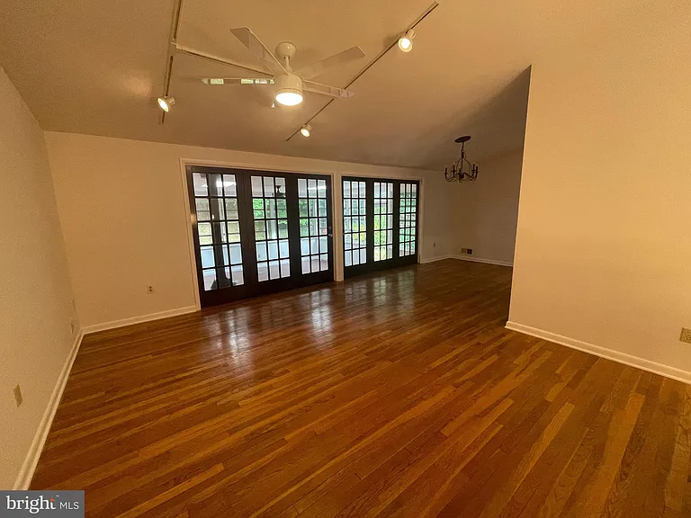 112 Claybrook Dr — Photo 11