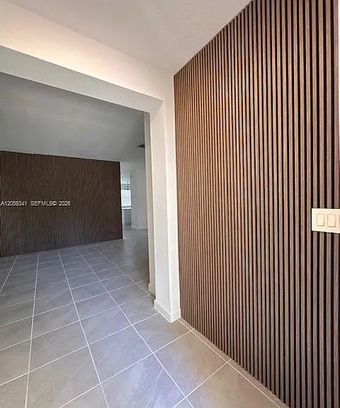 2205 SE 30th St — Photo 2