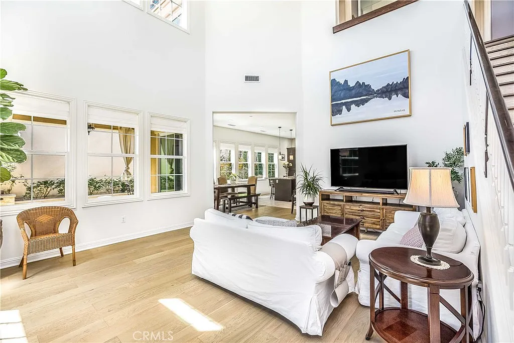 4 bed, 2133 sqft, $7,000 — Photo 3
