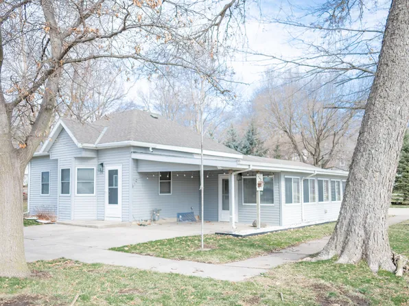 116 E Lyon St, Avoca, IA 51521