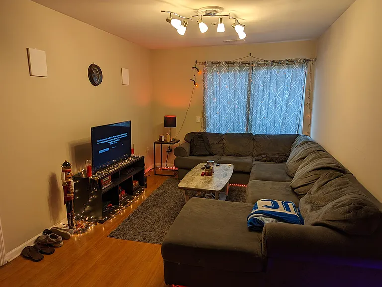 205 Simpson Ave #211 — Photo 4