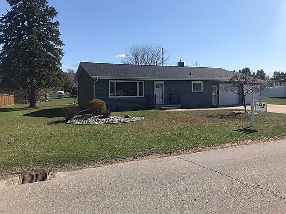 2nd image of 915 Blaine St