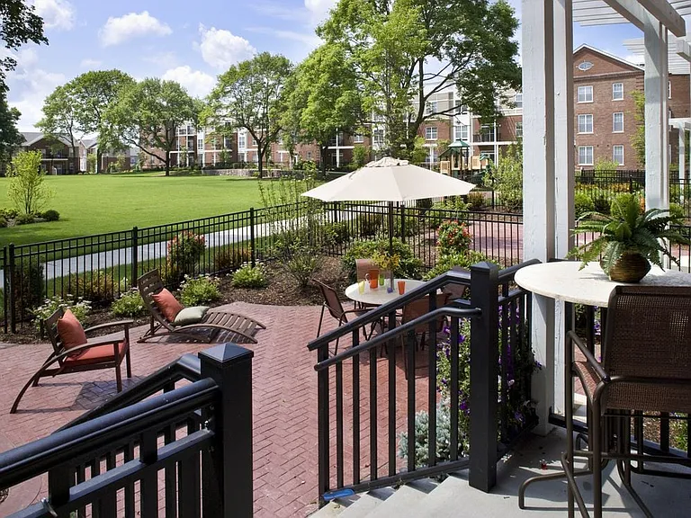 Outdoor resident lounge with patio seating