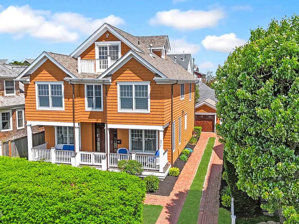 1st image of 571 Main Avenue