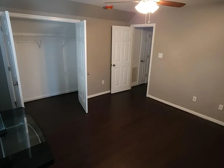 6917 Vanderbilt Ave — Photo 32