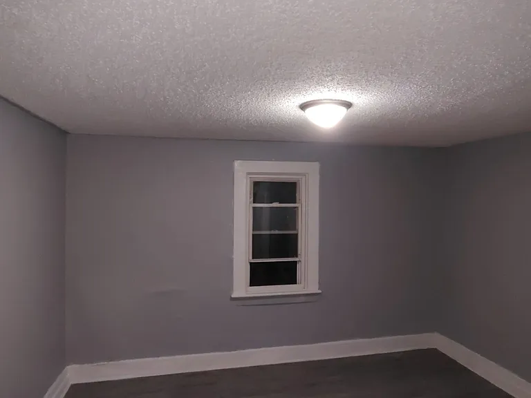703 E Franklin St — Photo 12