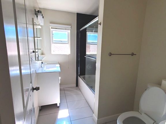 5th image of 585 Cassia St #5