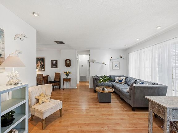 4th image of 6315 NE 22nd Avenue