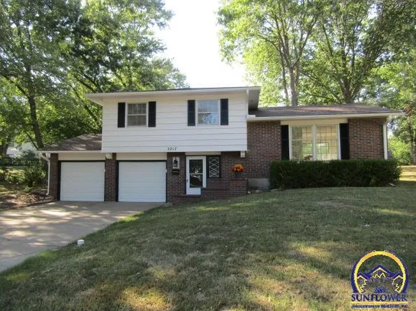 3217 SW Westwood Ct, Topeka, KS 66614