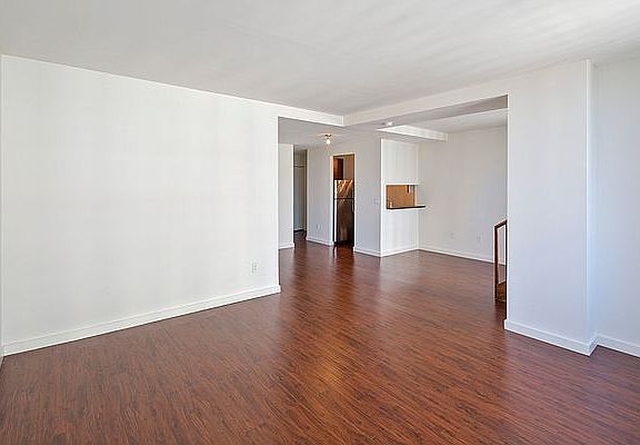 3rd image of 100 John St APT 1610