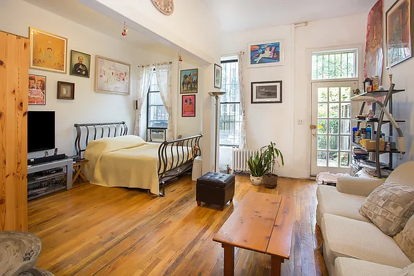 Sold by Townsley & Gay, LLC | media 17