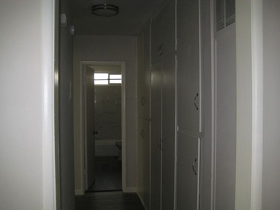 4th image of 5130 Woodman Ave #16