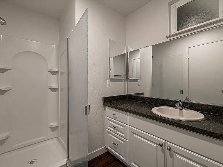 Train Station Apartments — Photo 56