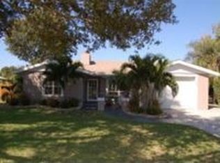 225 Magellan Dr, Sarasota, FL 34243