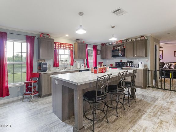 4th image of 217 Claire Ave
