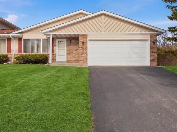 496 Glacier PASS, Slinger, WI 53086