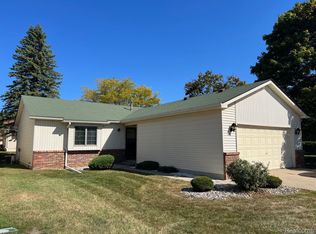 1408 Grant Ct, Lapeer, MI