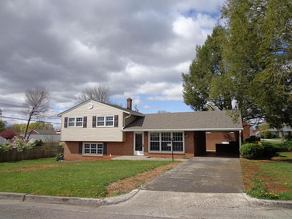2nd image of 4412 Harford Cir NW