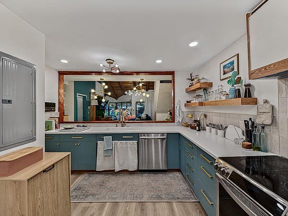 3rd image of 2902 N 33rd Terrace