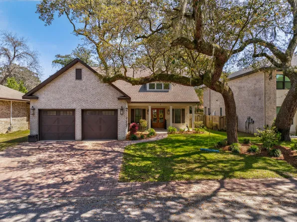 6 Plantation Oaks Dr, Mary Esther, FL 32569