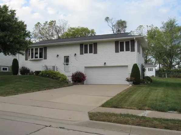 458 W 7th St, Monticello, IA 52310
